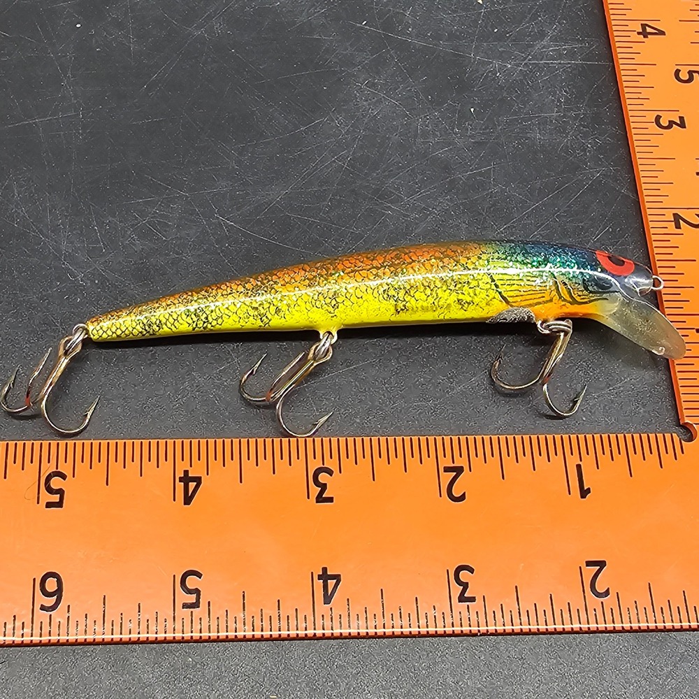 Vintage Glitter Minnow Crankbait Fishing Lure Multicolor 4.5 Inch Triple Hook